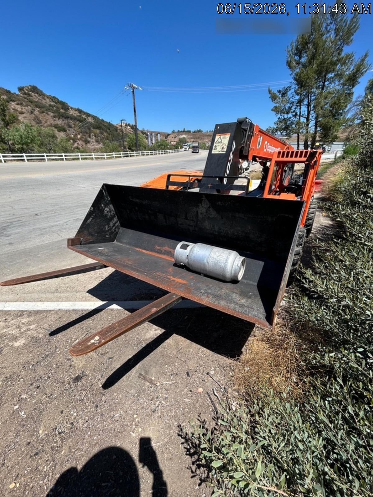 2025 JLG 1001100823