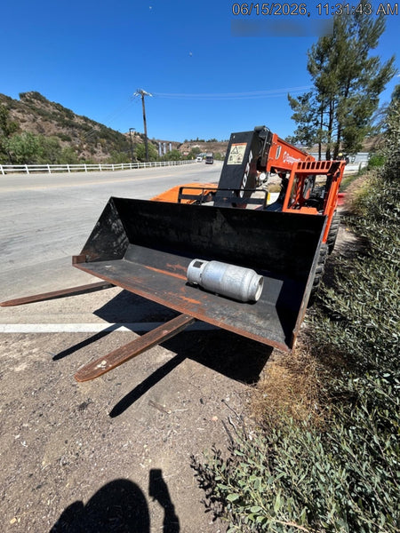 2025 JLG 1001100823