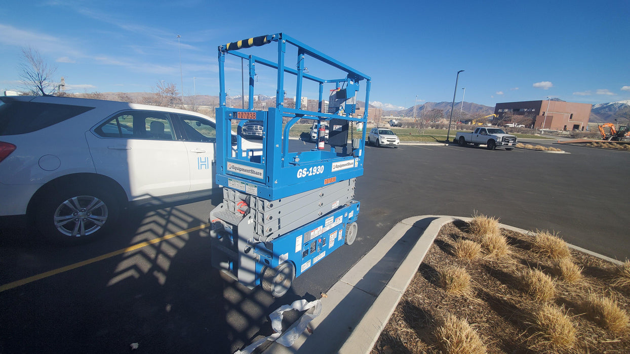 2020 Genie GS-1930 Solid Non Marking Tires, Beacon, Folding rails with half height swing gate, 800W Inverter