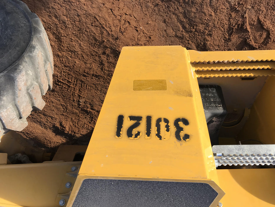 2019 John Deere 310LEP 4WD, Canopy, Standard dipper, ISO Controls, Rear Auxiliary Hydraulics, Manual QC w/Buckets: 12”, 18”, and 24”