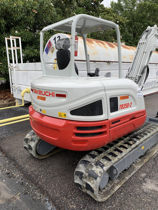 2021 TAKEUCHI TB250-2