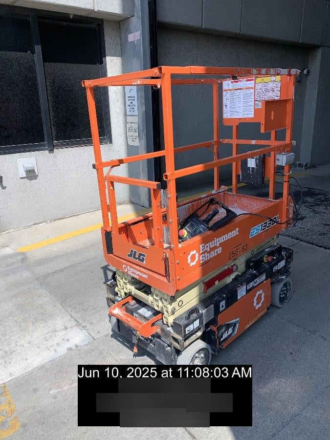 2022 JLG ES1330L