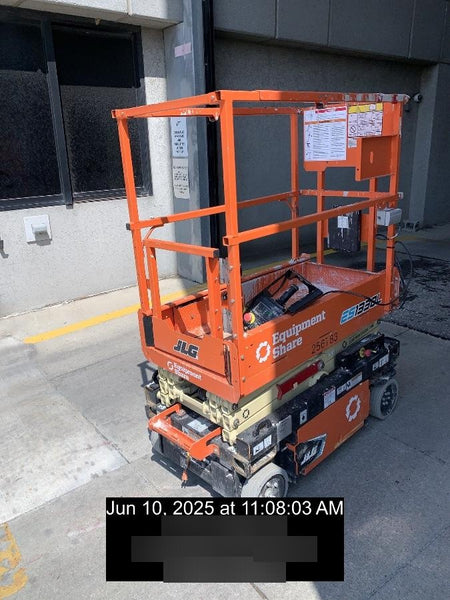 2022 JLG ES1330L