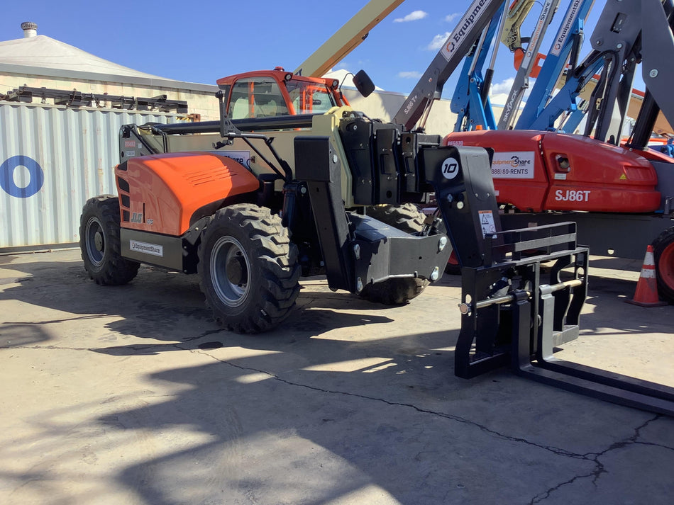 2022 JLG 1075