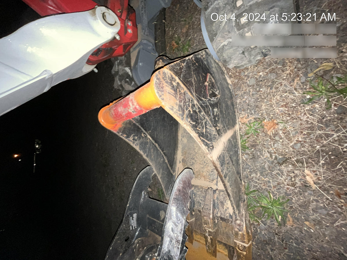 2022 PALADIN 18" Tooth Bucket, Paladin