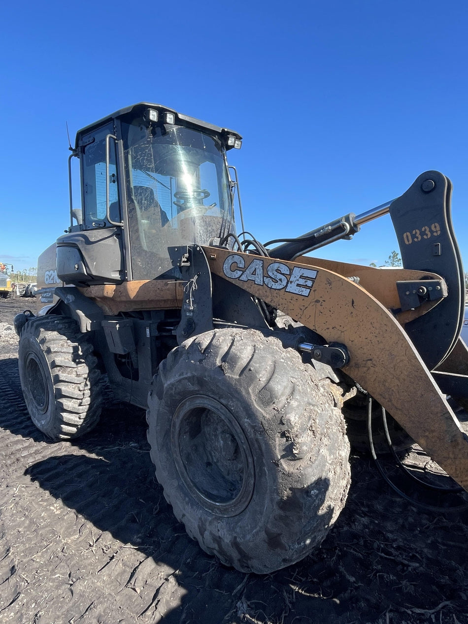 2018 Case 621G CLOSED CAB, 1 FUNCTION, JRB 416 STYLE HYD COUPLER