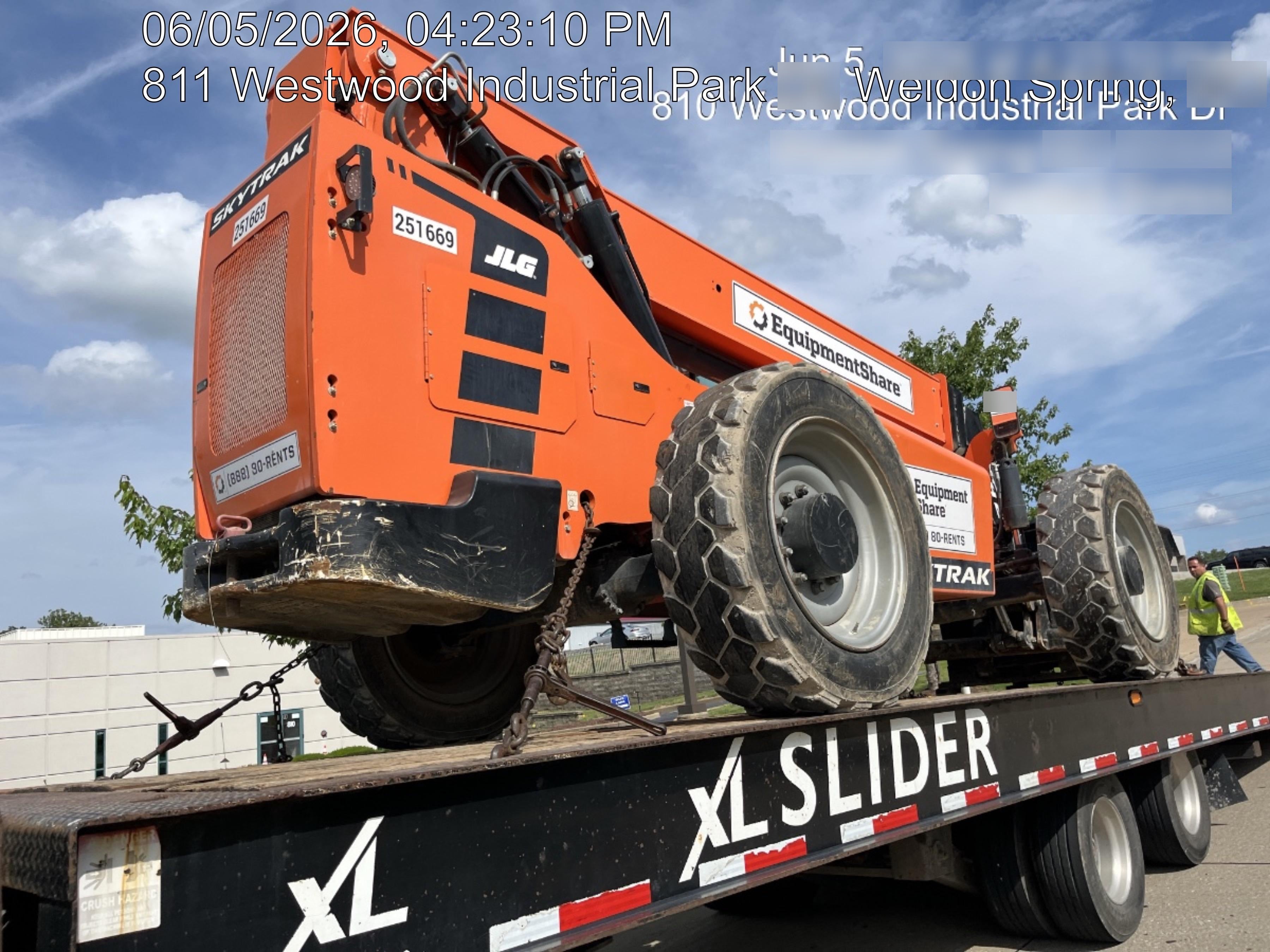 2022 SKYTRAK 8042