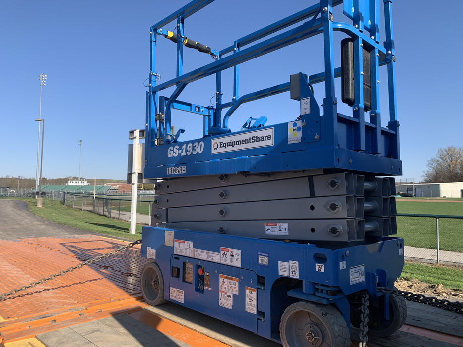 2020 Genie GS-1930 Solid Non Marking Tires, Beacon, Folding rails with half height swing gate