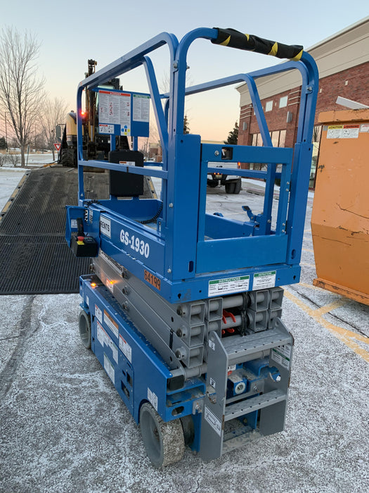 2020 Genie GS-1930 Solid Non Marking Tires, Beacon, Folding rails with half height swing gate