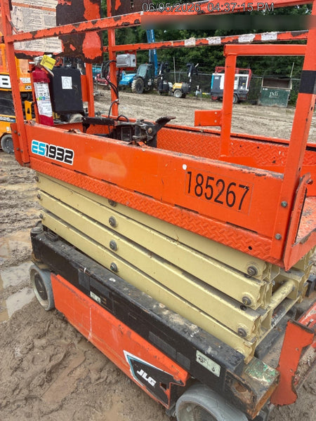 2021 JLG ES1932