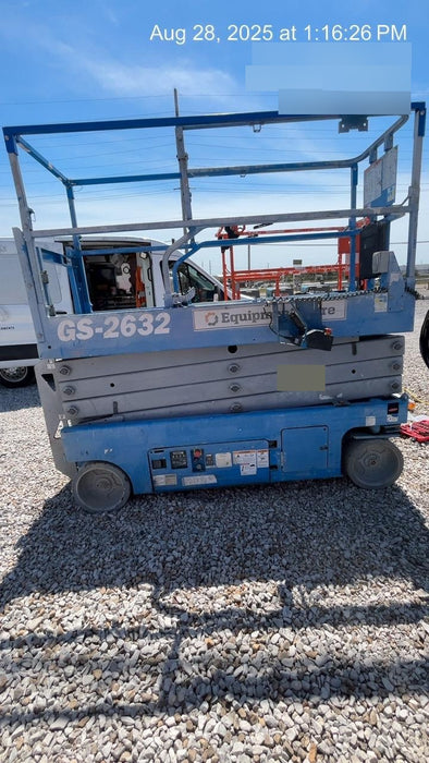 2019 Genie GS-2632 Folding rails with half height swing gate