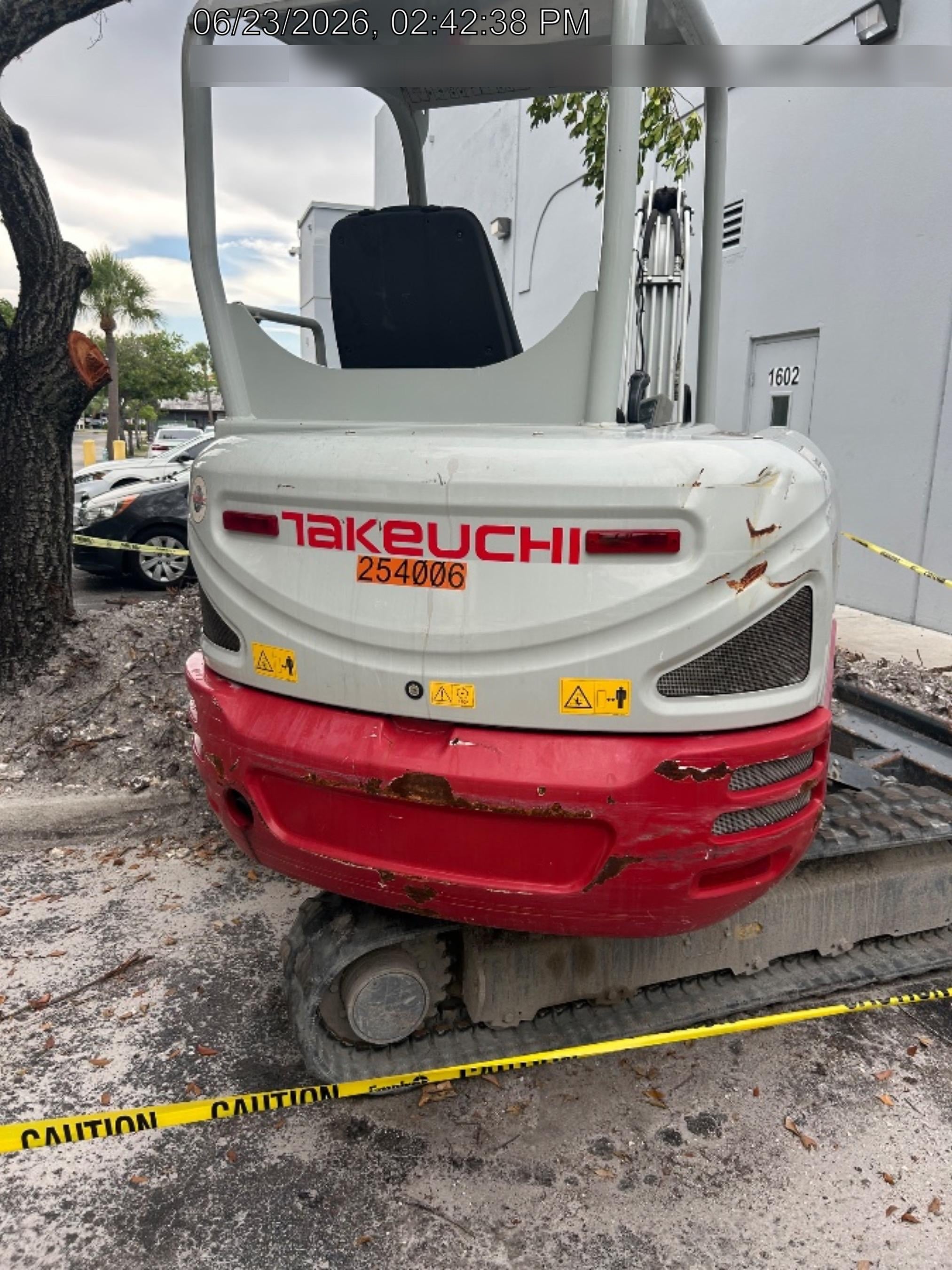 2022 TAKEUCHI TB235-2R