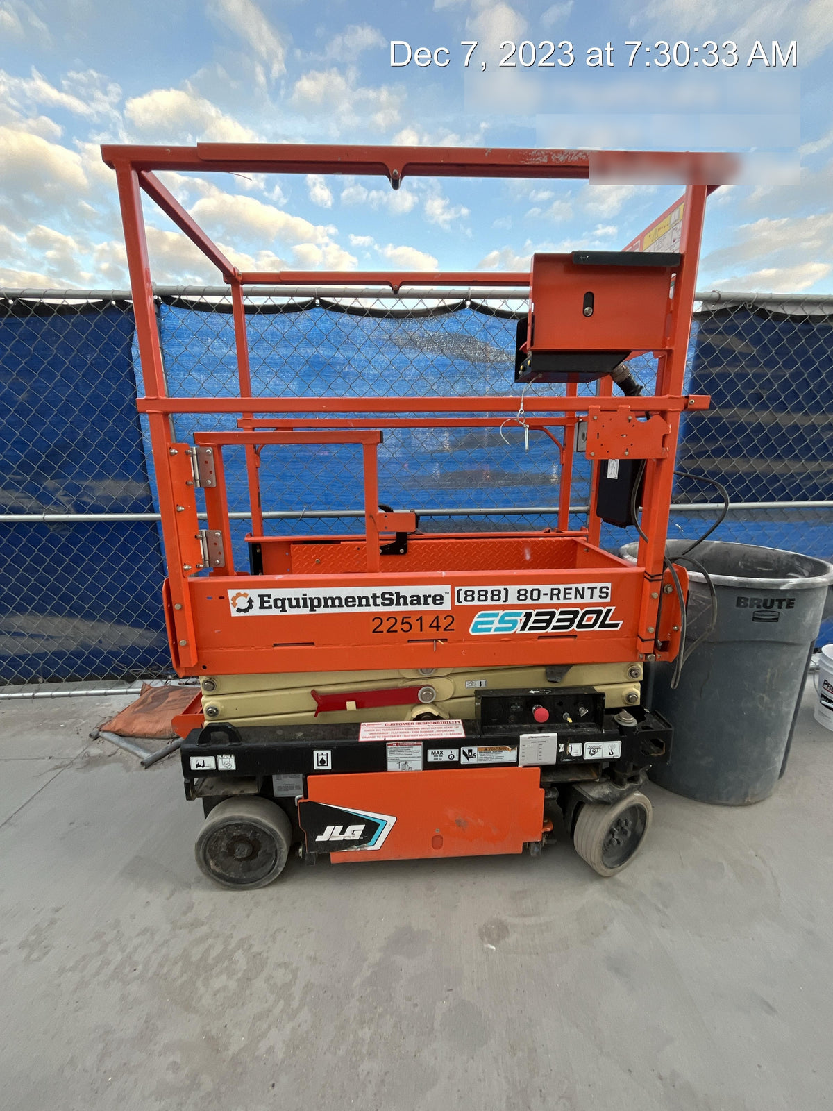2022 JLG ES1330L