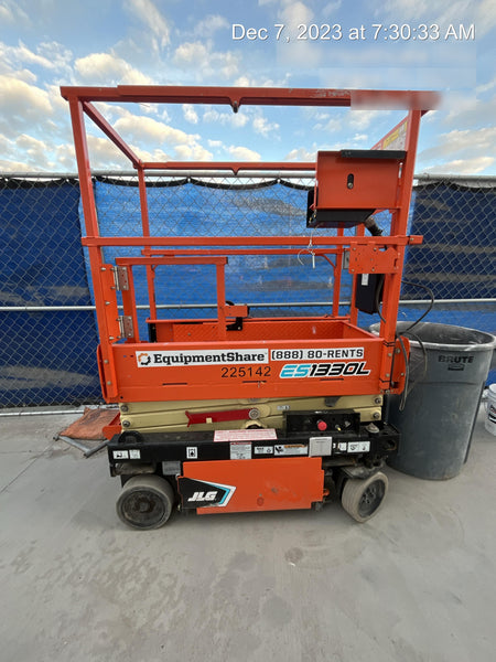 2022 JLG ES1330L