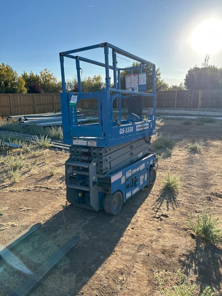 2020 Genie GS-1930 Solid Non Marking Tires, Beacon, Folding rails with half height swing gate, 800W Inverter