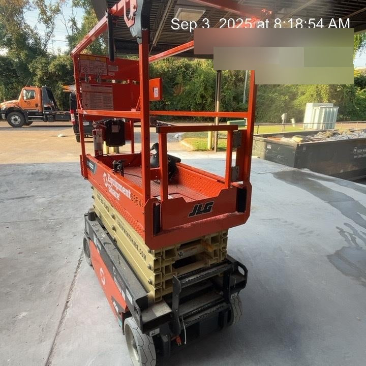 2025 JLG ES1932