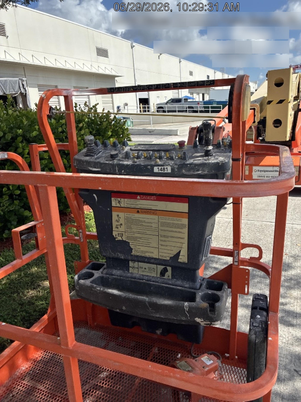 2021 JLG E400AJP Narrow