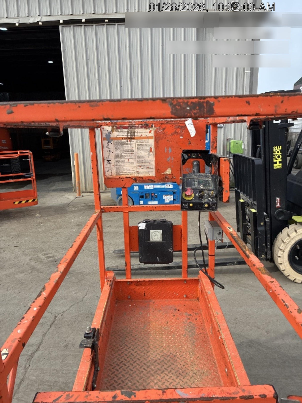 2022 JLG ES1330L