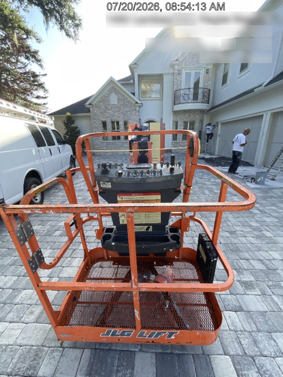 2022 JLG E300AJP