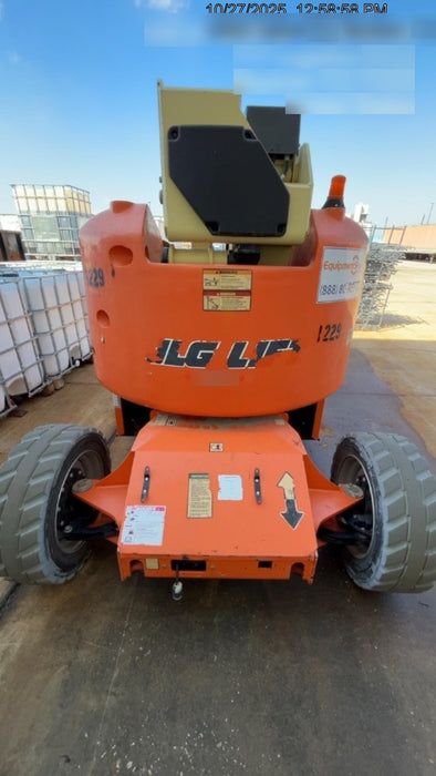 2016 JLG E450AJ