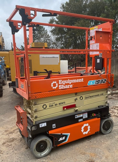 2023 JLG ES1932