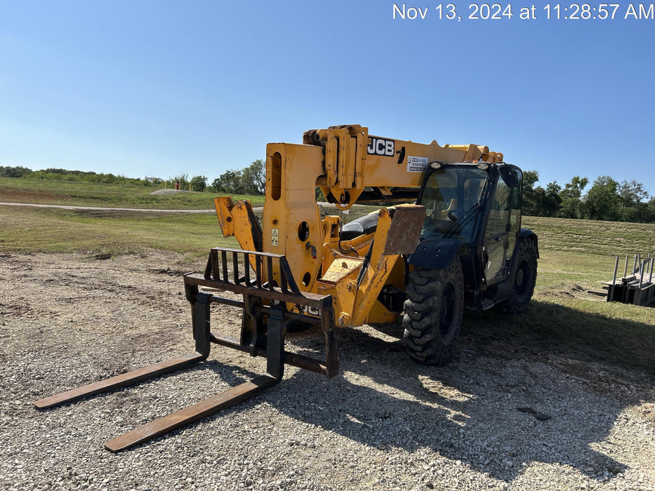 2019 JCB 512-56 109 HP w/CAB/HVAC, Beacon, Aux Hydraulics, Worklights, Solid Tires w/60" Carriage/Forks