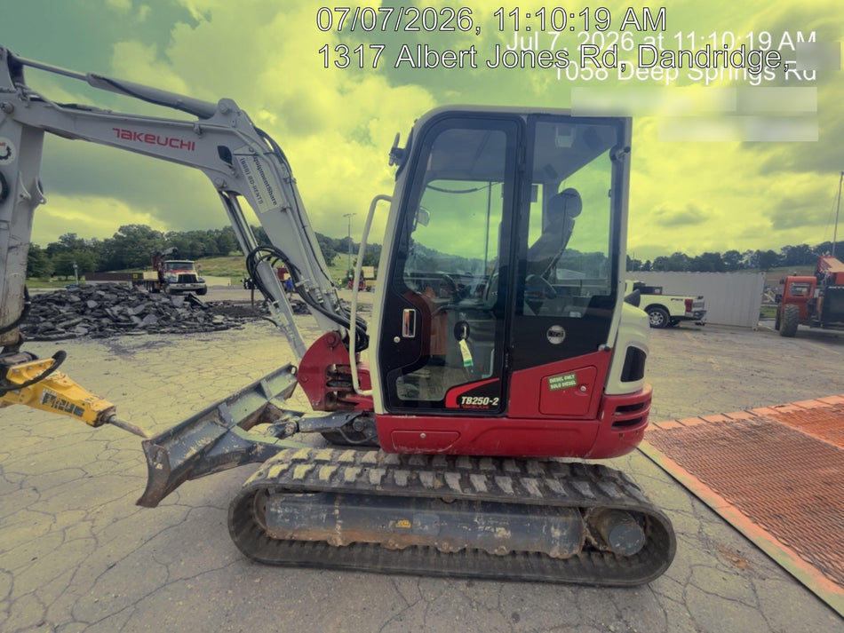 2023 TAKEUCHI TB250-2CR