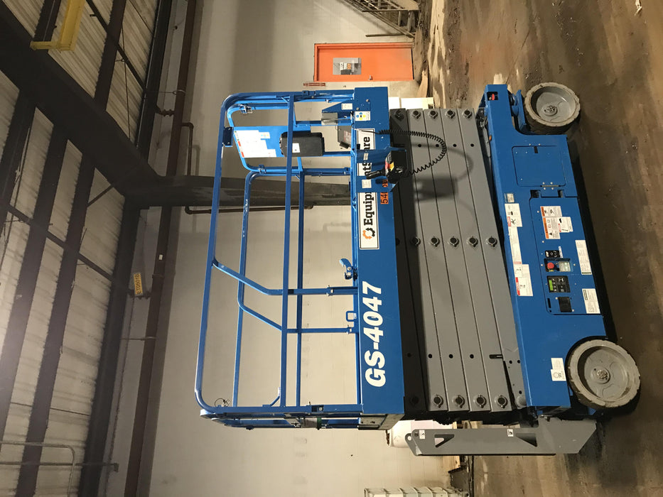 2019 Genie GS-4047 Folding rails with half height swing gate, 800W Inverter