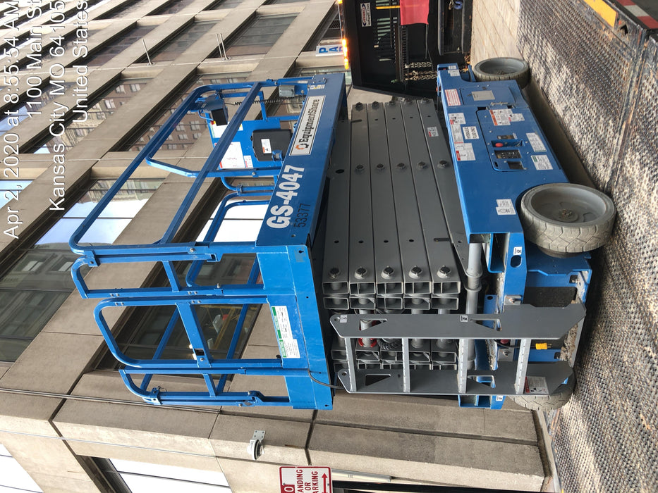 2019 Genie GS-4047 Folding rails with half height swing gate