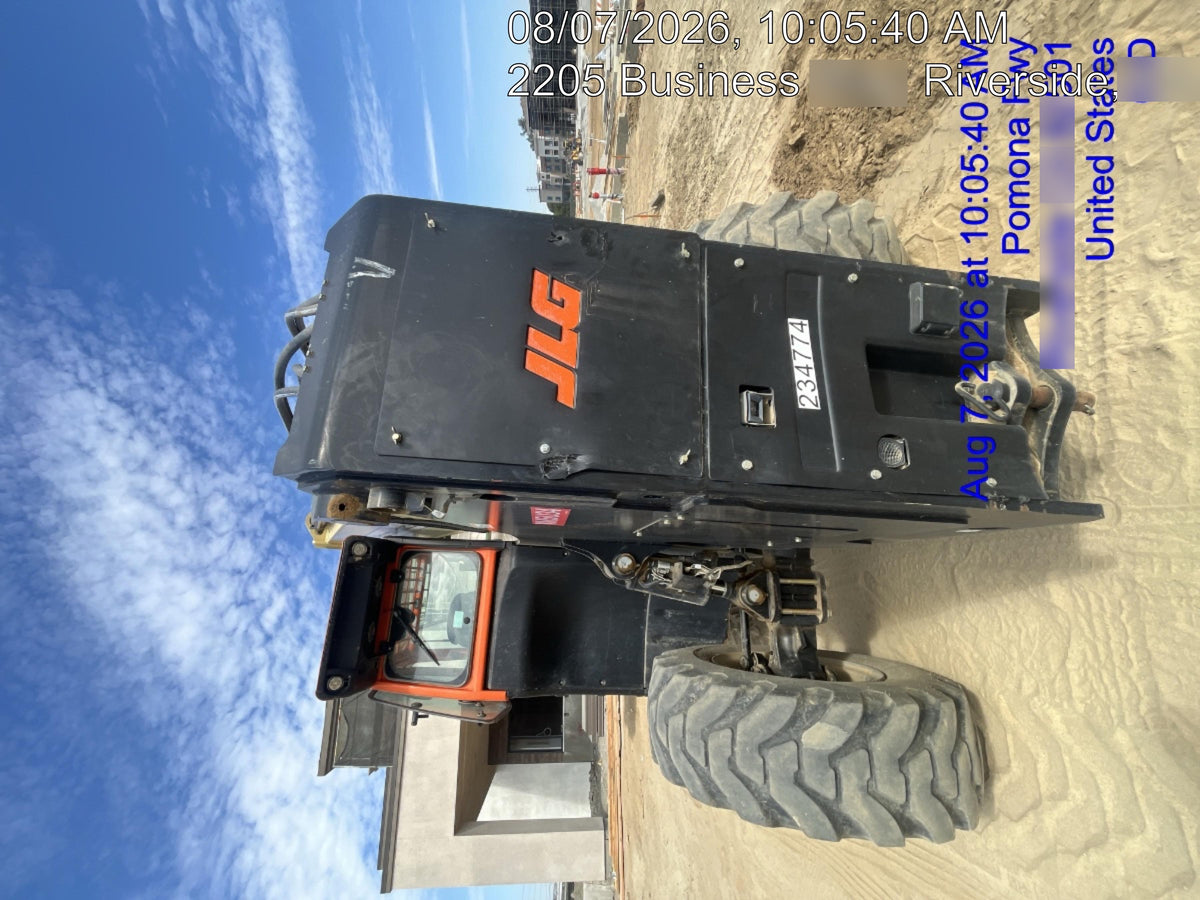 2022 JLG 1075