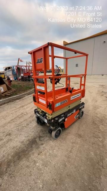 2022 JLG ES1330L