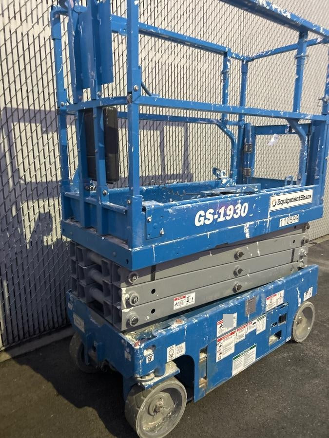2020 Genie GS-1930 Solid Non Marking Tires, Beacon, Folding rails with half height swing gate, 800W Inverter