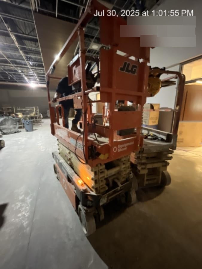 2022 JLG ES1932