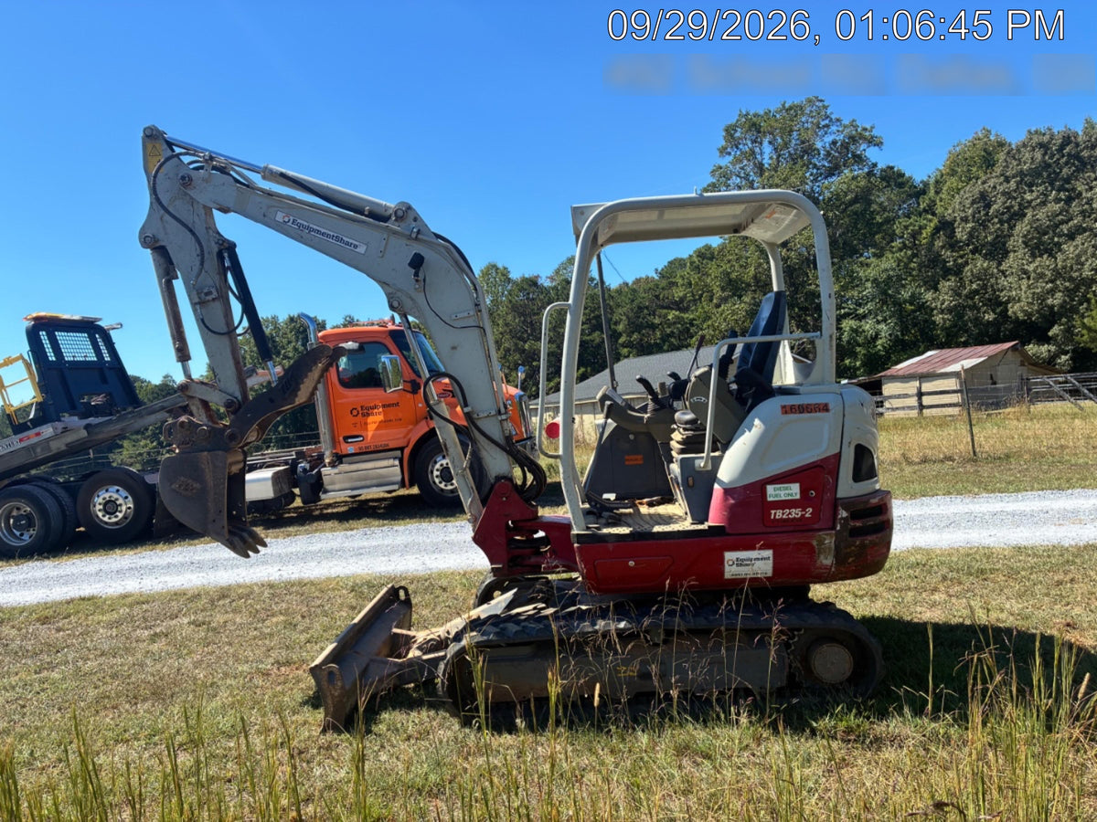 2021 TAKEUCHI TB235-2R