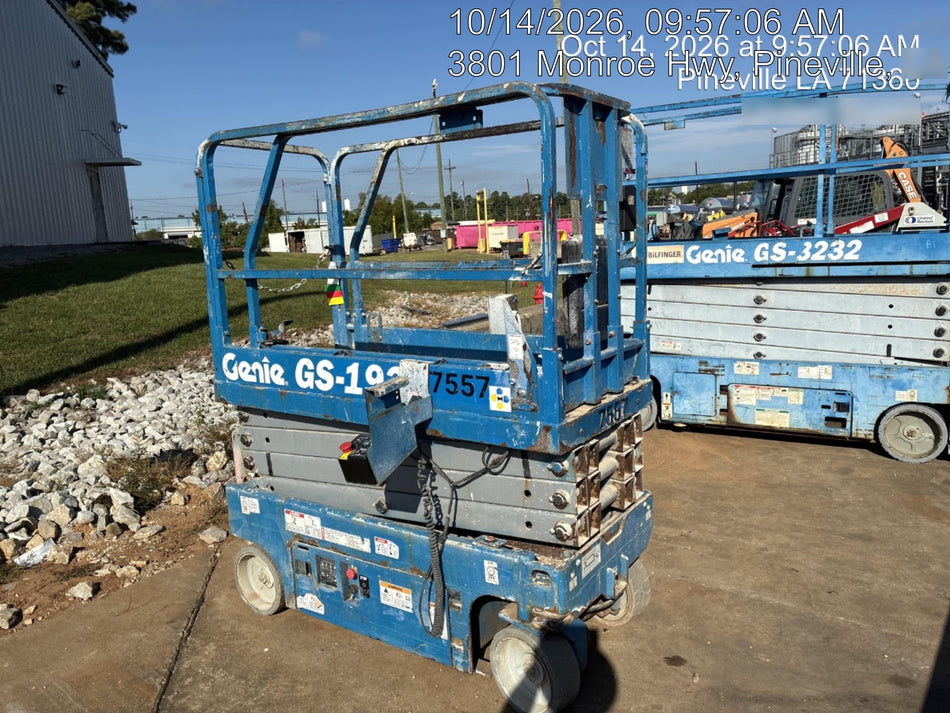 2017 Genie GS-1930 Genie GS-1930 Lift w/Fixed Rail and Chain Entry