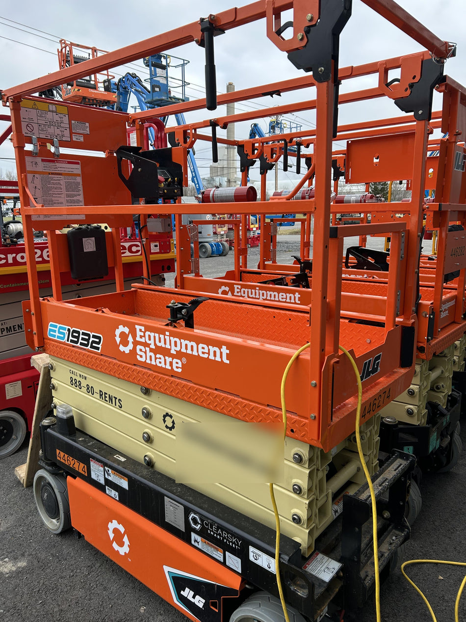 2024 JLG ES1932