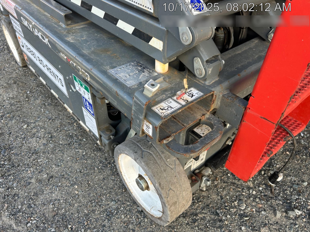2020 Skyjack SJIII-3219 Solid NM Tires, Half height spring hinged entry gate, Dual Beacons, 800W Inverter