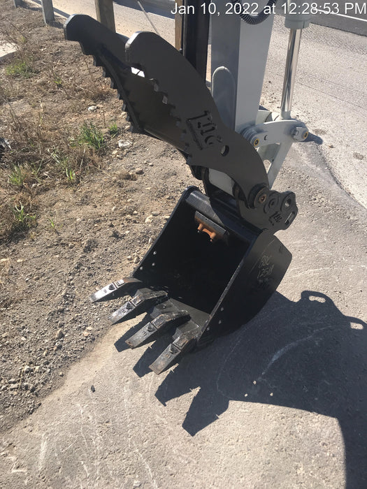 2021 TAKEUCHI TB235-2R