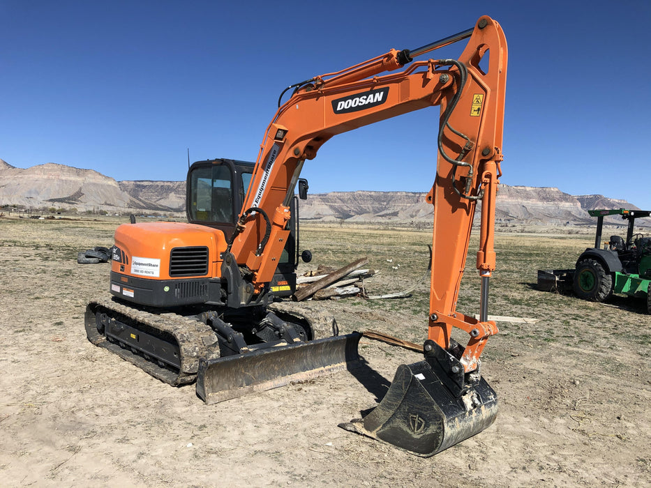 2020 Doosan DX85R-3 Cab/Heat/AC