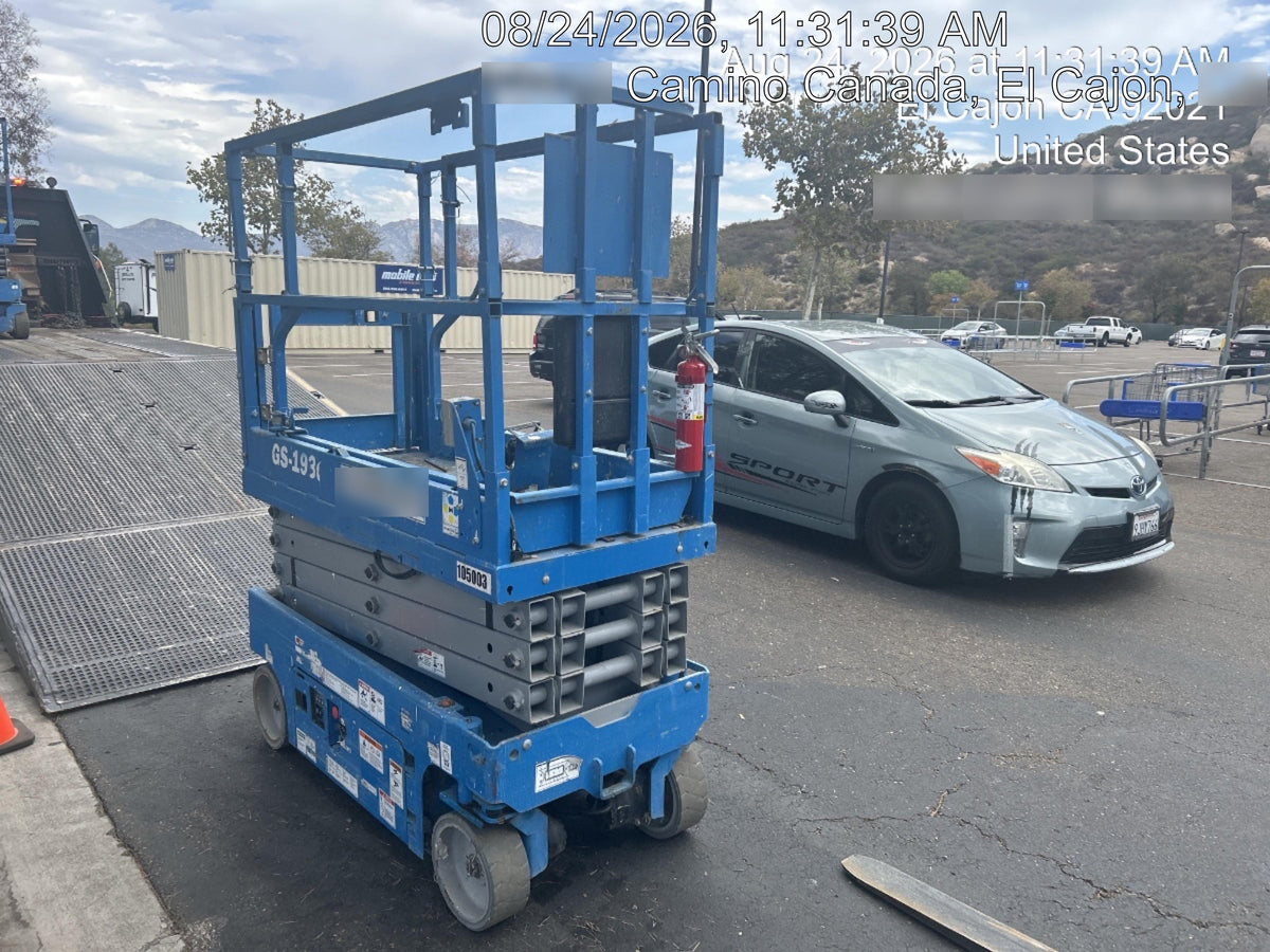 2020 Genie GS-1930 Solid Non Marking Tires, Beacon, Folding rails with half height swing gate, 800W Inverter