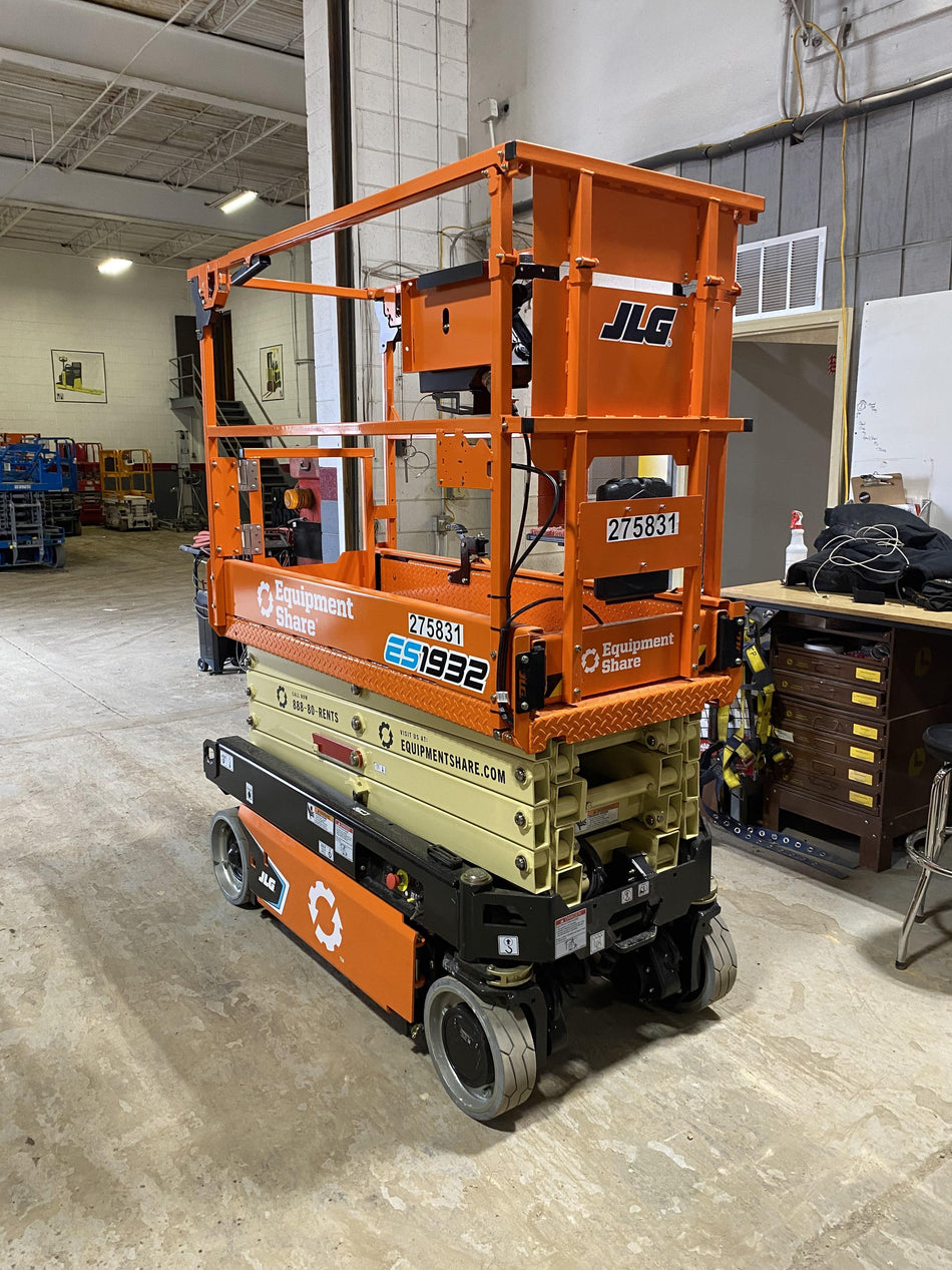 2022 JLG ES1932