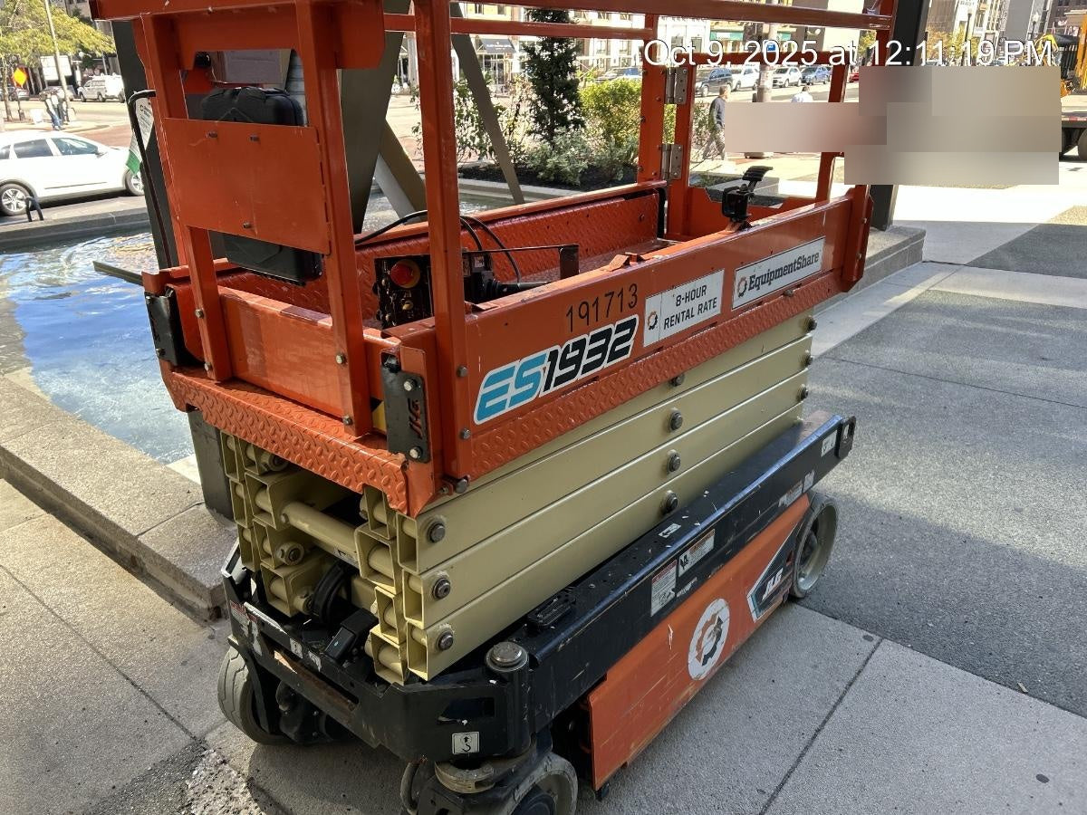 2021 JLG ES1932