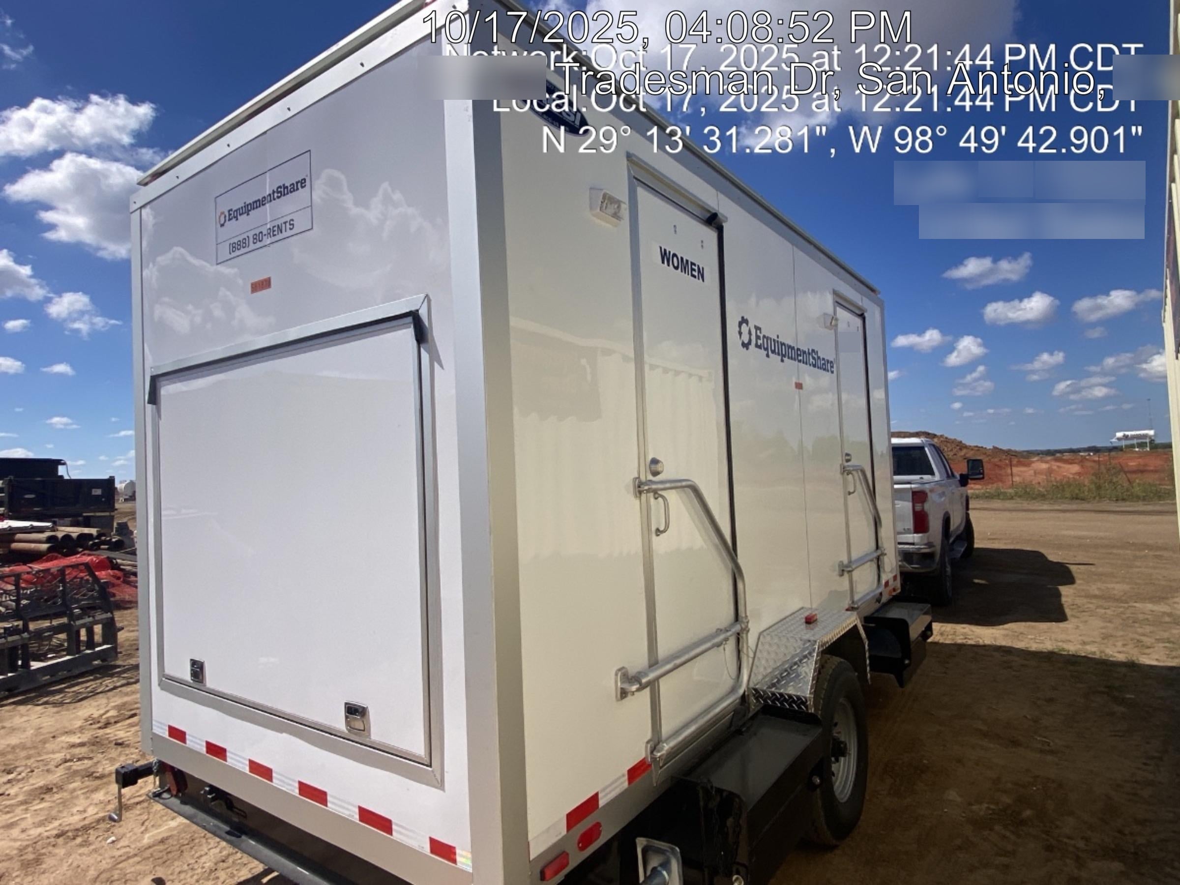 2025 NATIONAL RESTROOM TRAILERS NRT4MDS