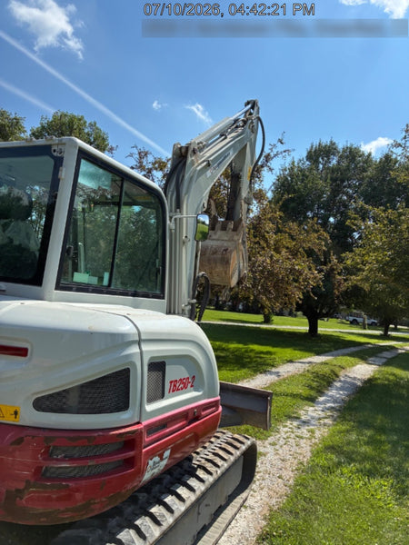 2022 TAKEUCHI TB250-2CR