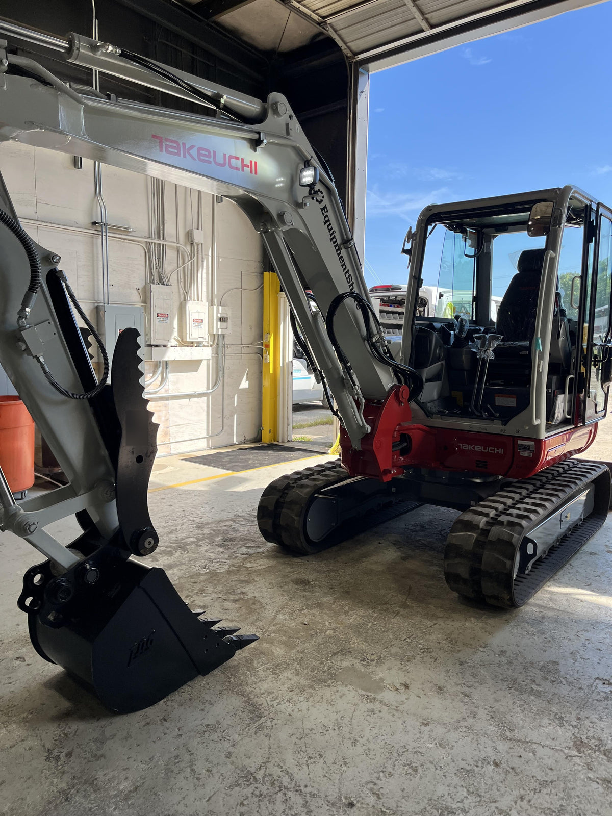 2025 TAKEUCHI TB250-2CR