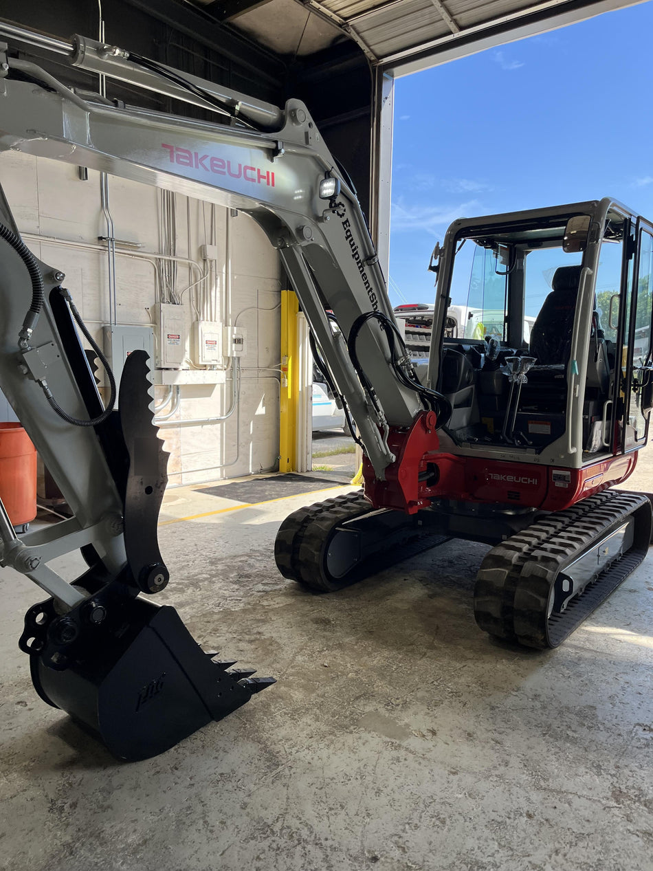 2025 TAKEUCHI TB250-2CR