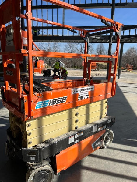 2022 JLG ES1932