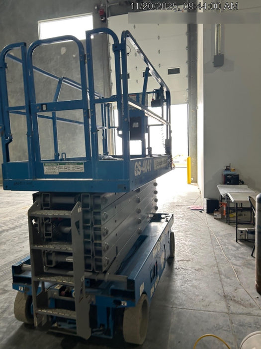 2019 Genie GS-4047 Folding rails with half height swing gate