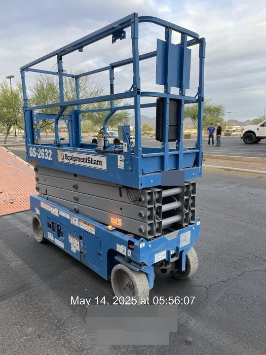 2019 Genie GS-2632 Folding rails with half height swing gate
