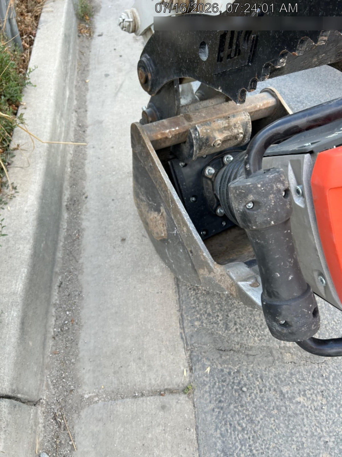 2025 HUSQVARNA LT6005